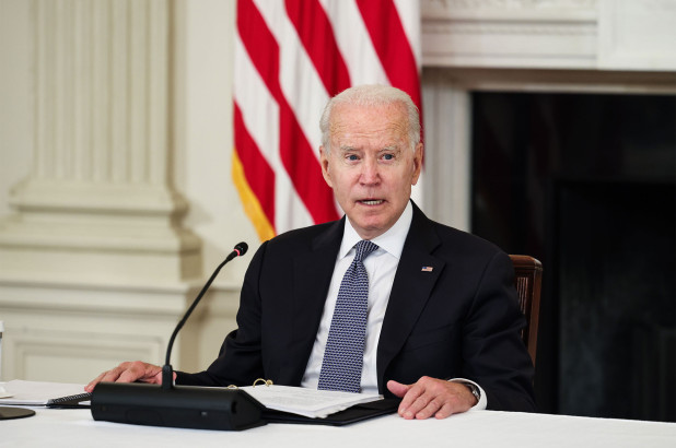 Biden predicts more COVID restrictions as CDC head causes vax mandate confusion