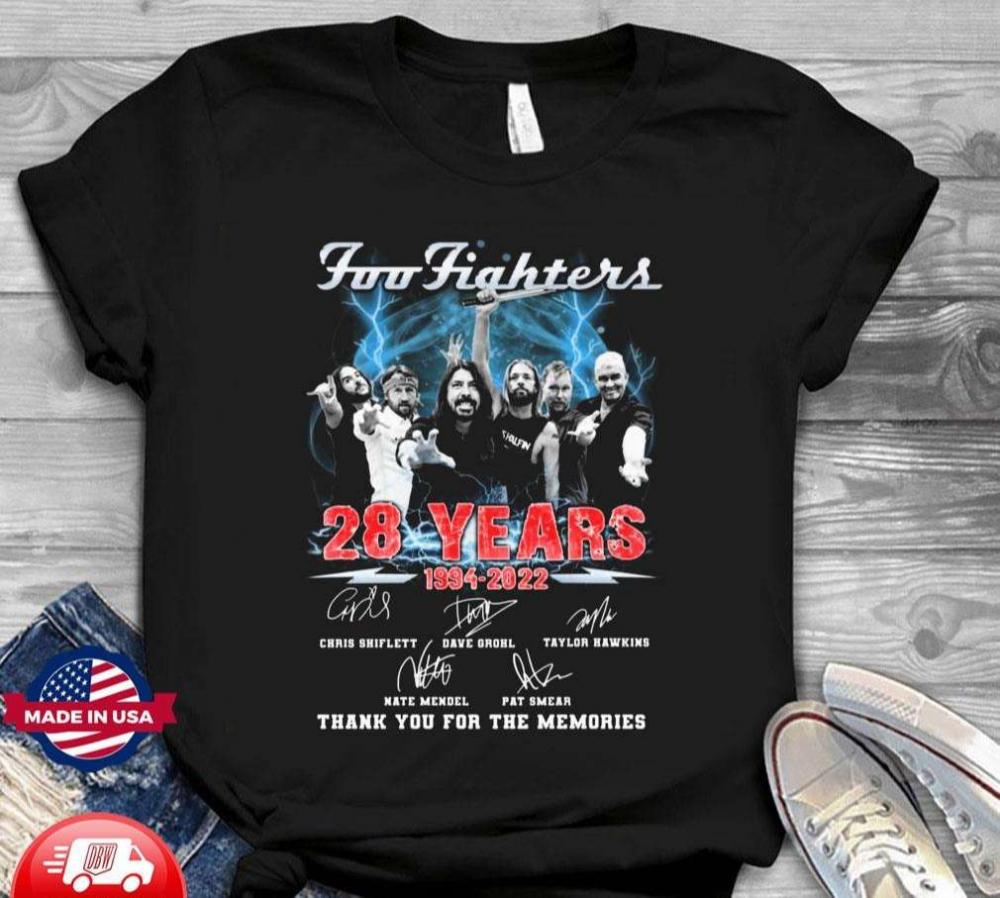 Foo Fighters T-Shirt Taylor Hawkins 28 Years 1994-2022 Signatures Thank You For The Memories Merch Foo Fighters T-Shirt Taylor Hawkins 28 Years 1994-2022 Signatures Thank You For The Memories Merch