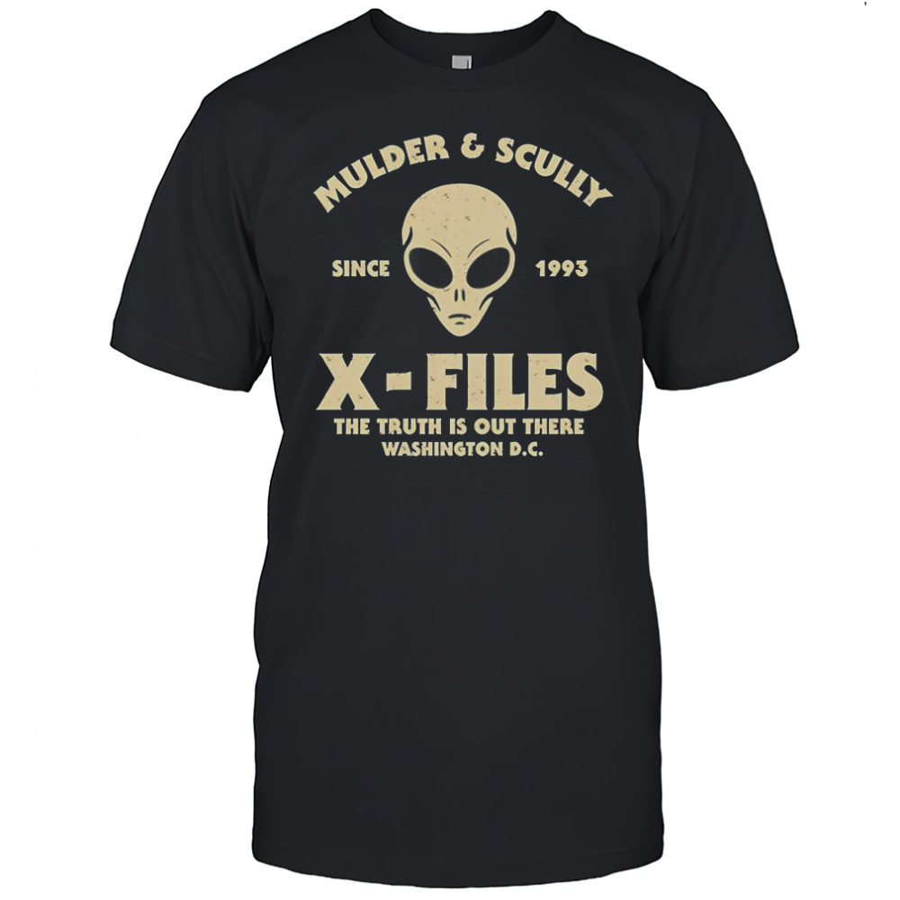 Mulder And Scully X-Files The Truth Is Out There T-Shirt