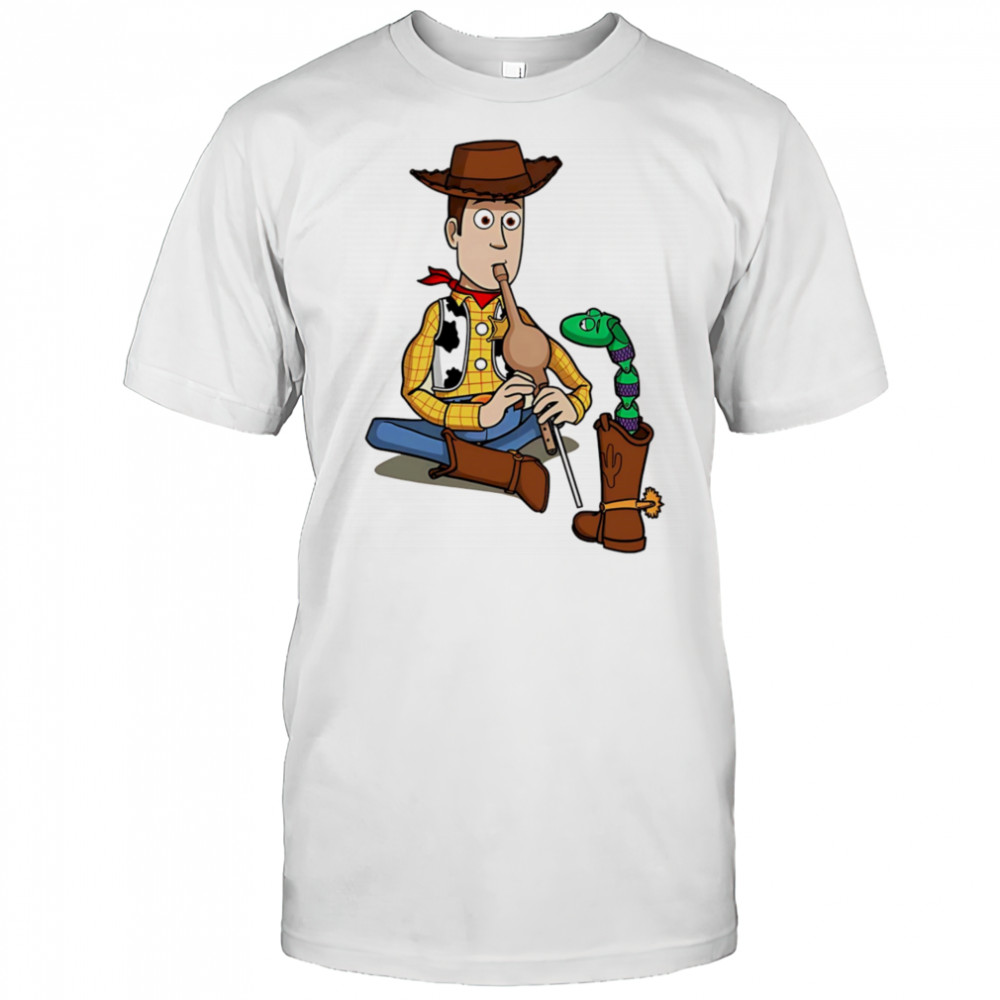 Woody snake in boot shirt