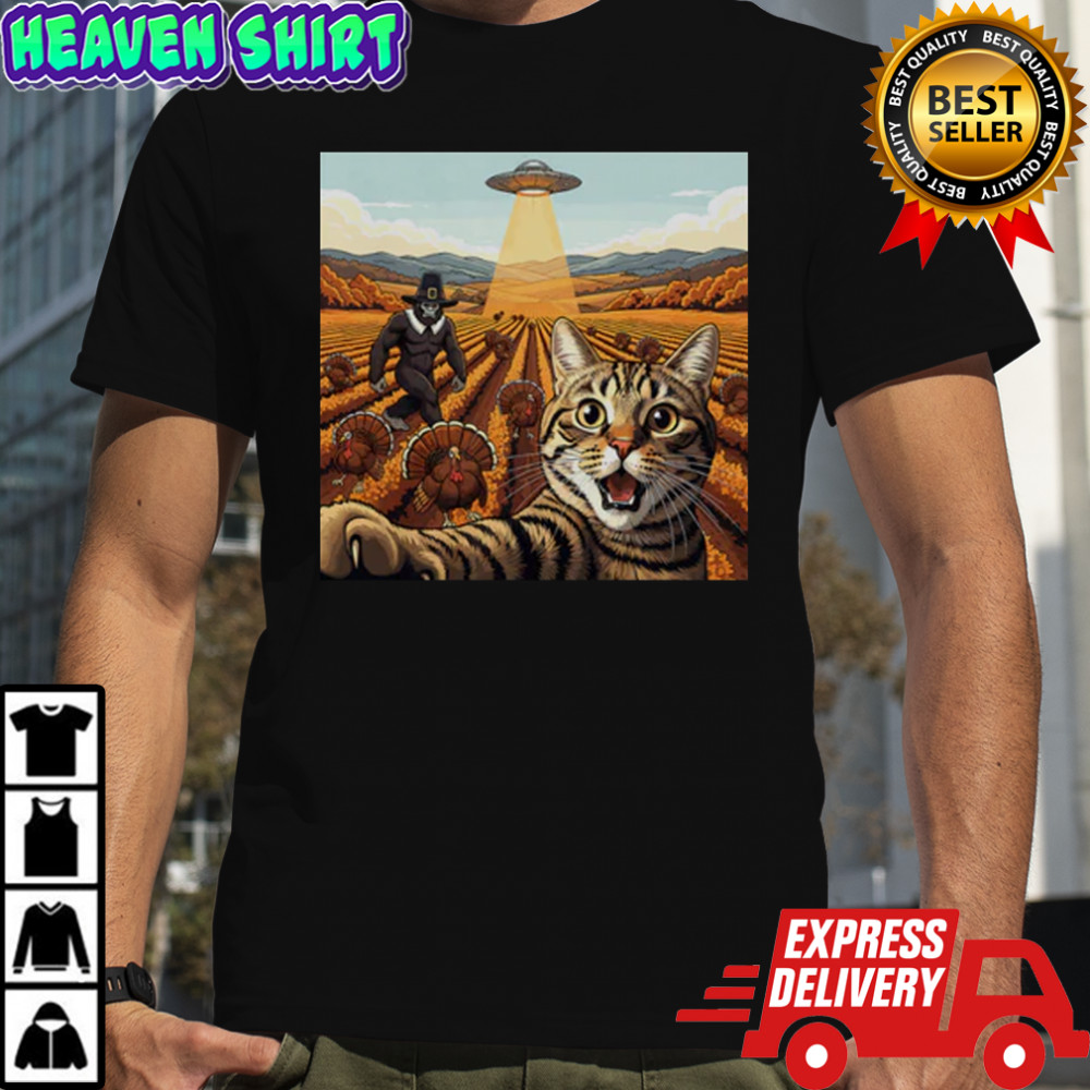 Cat Selfie With Tureky UFO Bigfoot Thanksgiving T-Shirt