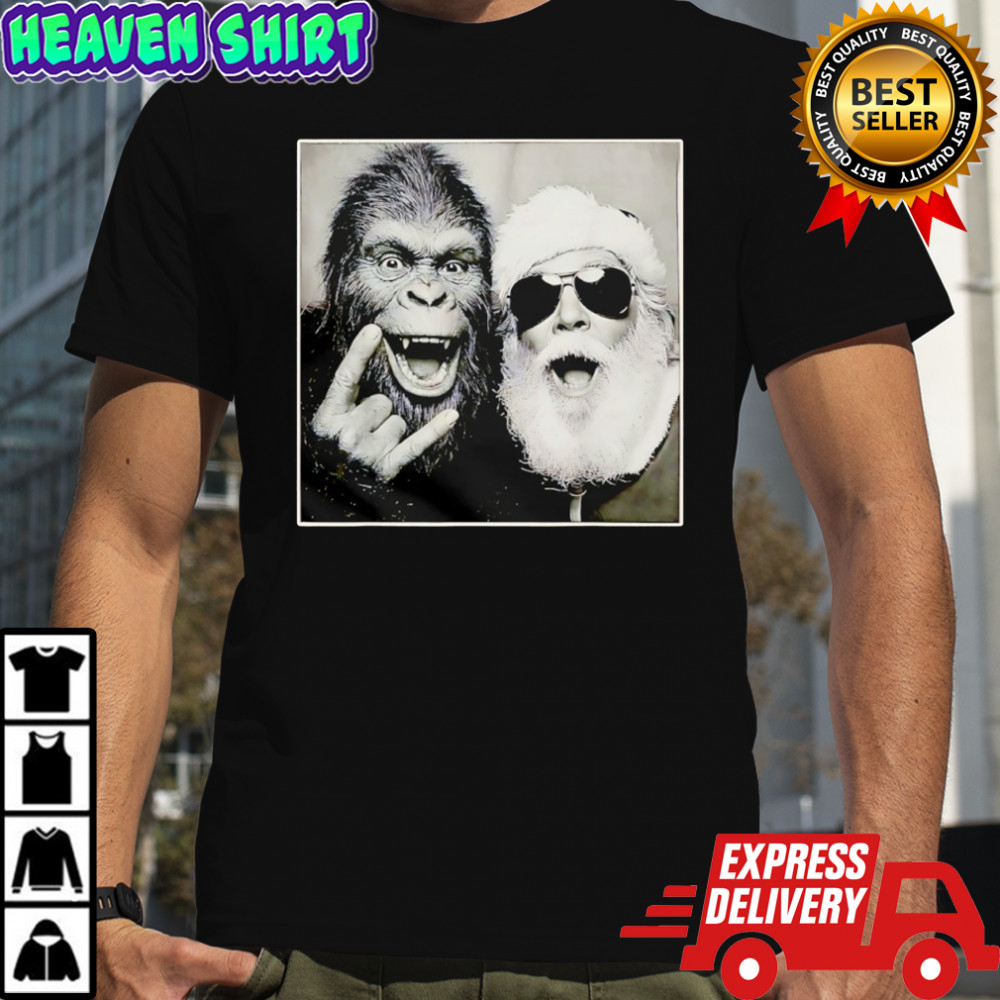 Santa Claus Selfie Bigfoot Christmas Sasquatch Rock shirt